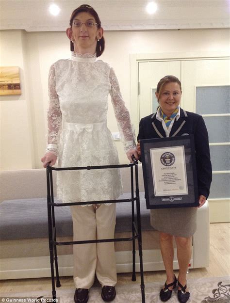 Turkeys 7ft Tall Rumeysa Gelgi Is Guinness World Records Tallest