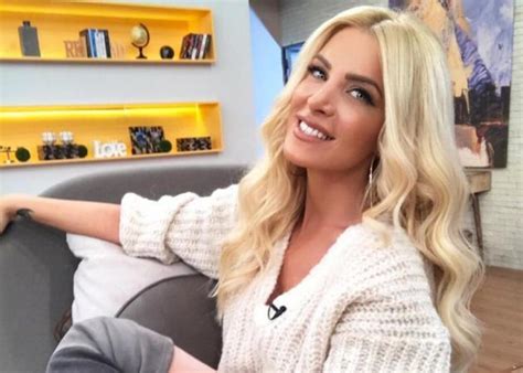 «παιδιά είστε σίγουροι ότι είναι άνδρας αυτοί, δεν έχασαν χρόνο και έσπευσαν σε ό,τι προφίλ διατηρεί η κατερίνα καινούργιου στα social media με άγριες διαθέσεις. Κατερίνα Καινούργιου: Ηχηρή αποχώρηση από την εκπομπή της!