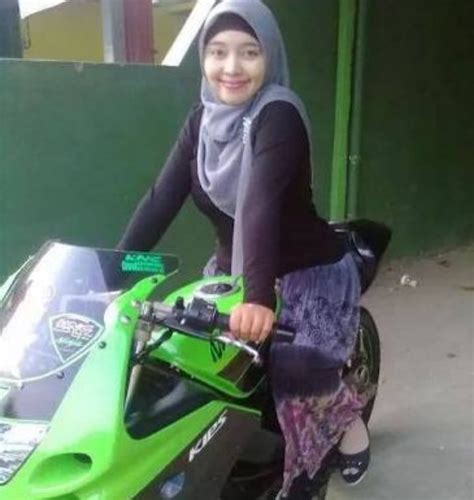 Cewek jilbab naik ninja rr superkips dan super manis. Kumpulan Foto Wanita Cantik Berhijab Naik Kawasaki Ninja 250 Terlengkap | DhedMOTOR