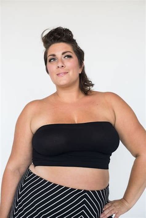 13 Best Plus Size Bras For Off The Shoulder Styles — Photos