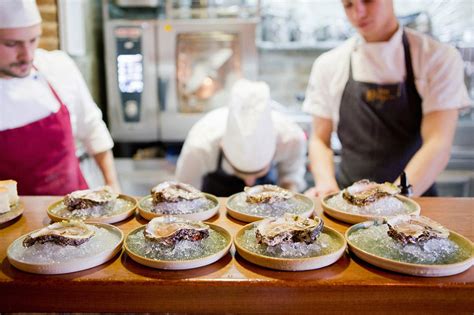 Euro 2020'nin açılış maçında türkiye ile karşı karşıya gelecek olan i̇talya'da dün geceki antrenmanda sakatlanan yıldız futbolcu lorenzo pellegrini'nin forma. Restaurants in Šibenik | gourmet lunch at Pelegrini Sibenik