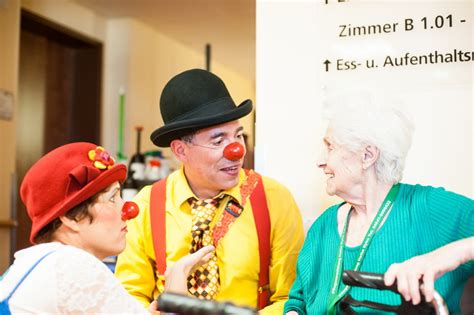 Als ludwig guttmann drei jahre alt war, zog seine familie nach königshütte, wo er 1917 sein abitur am humanistischen gymnasium ablegte, bevor er zum militärdienst einberufen wurde. Dr. Andreas Martin - xundlachen - die Klinikclowns im ...
