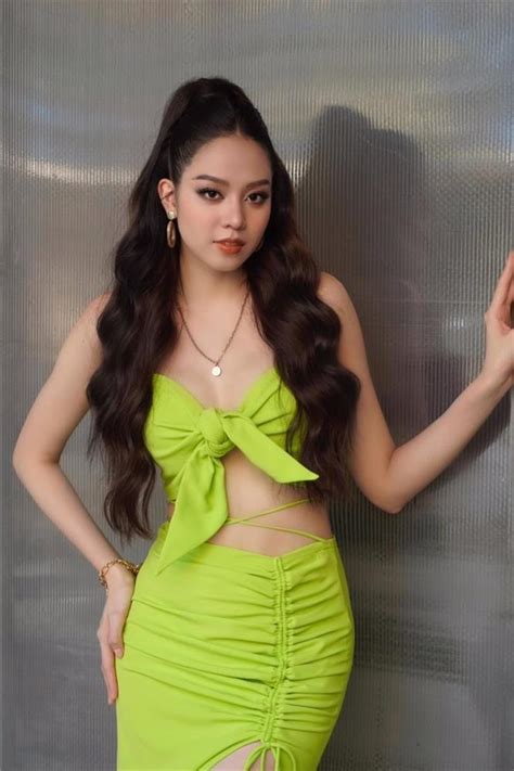 Miss Thanh Thuy Wears 70 Open Clothes After Cosmetic Surgery