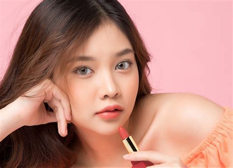 Top Lipsticks That Korean Celebrities Have Been Spotted Wearing Her