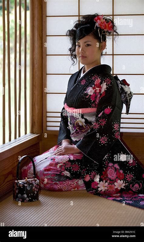 Eine 20 Jährige Japanerin Frühling Furisode Kimono Mit Langen Ärmeln