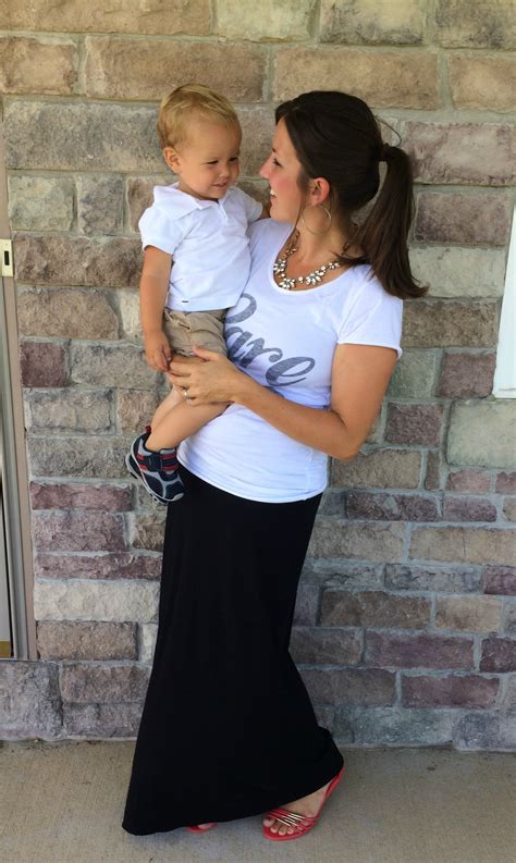 what i wore real mom style graphic tee and maxi skirt realmomstyle momma in flip flops