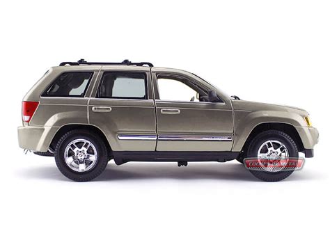 2005 Jeep Grand Cherokee Metallic Gold 118 Maisto 31119