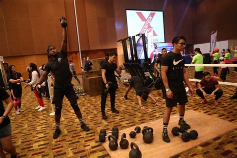 The kongresové centrum v kuala lumpur (malajčina: 4 RIBU PENGUNJUNG MEMBANJIRI PUSAT KONVENSYEN KUALA LUMPUR ...