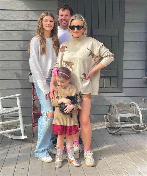 Jamie Lynn Spears Poses For Sweet Thanksgiving Photos With Family