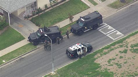 Armed Suspect Who Barricaded Self In East La Home Dies In Deputy Involved Shooting Abc7 Los