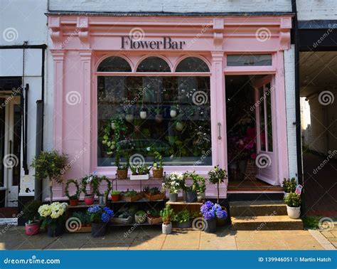 Florist Shop Front Pink Facade And Flowers Display Redaktionelles Foto