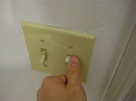 Single Pole Electric Wall Switch Replacement Guide 018