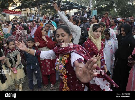 Karachi, Pakistan. 3rd December, 2017. Sindhi people are enjoying and ...