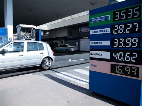 Nueva suba de los combustibles la súper se vende casi a 34 La Voz