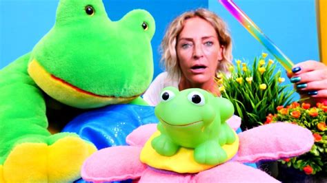 Spielzeugvideo Für Kinder Nicole Und Der Verzauberte Frosch Kindervideo Auf Deutsch Youtube