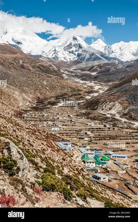 Nepal Island Peak Trek Looking Up Towards The Imja Khola Valley