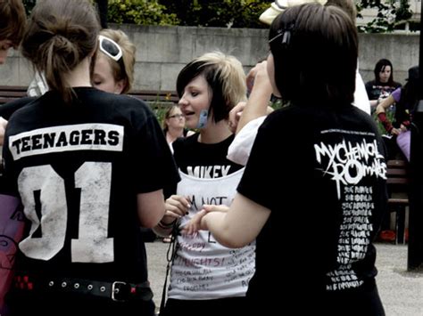 Mcr My Chemical Romance Emo Fans Protest Against Daily Mails