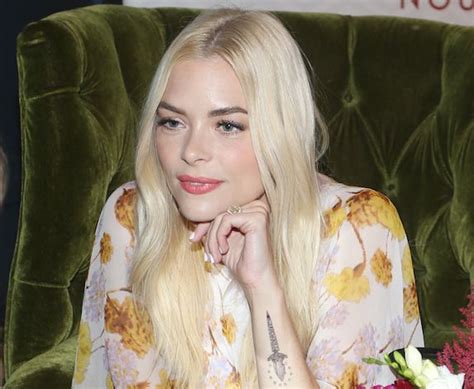 5 Healthy Habits Actress Jaime King Swears By Wellgood Jamie King Itchy Skin Remedy Clear