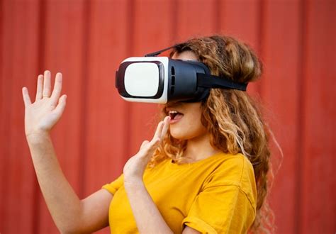 Free Photo Close Up Girl Wearing Virtual Reality Glasses