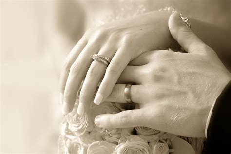 How To Pick Your Wedding Ring White Hart Wedding Venue