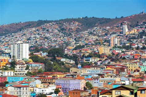 It lies on the south side of a broad, open bay of the pacific ocean, northwest of the national capital of santiago. 10 Best Places to Visit in Chile (with Map & Photos ...