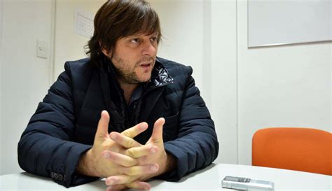 Leandro santoro le dio cátedra a los intratables y les demostró como los medios le hacen creer a. Leandro Santoro regresa a Viedma y se mete en la campaña ...