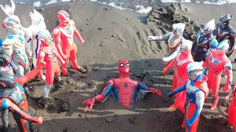 Spiderman Terjebak Dan Terkubur Di Dalam Pasir Ultraman Zero Bebas