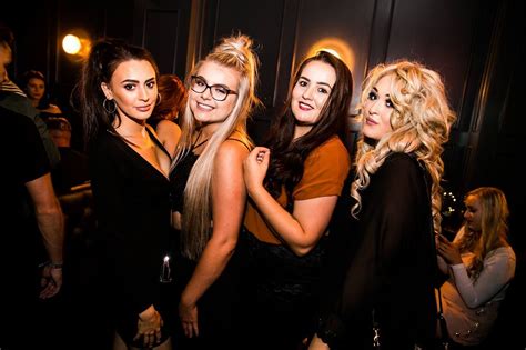 Newcastle Nightlife 26 Photos Of Weekend Glamour In Newcastle City