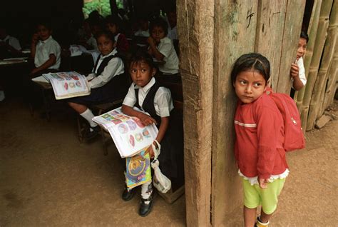Separados Y Desiguales Educación Y Clase Social En Colombia