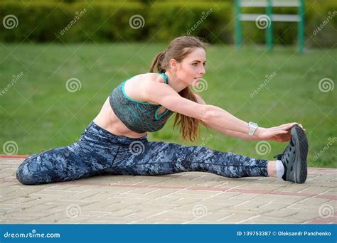 Girl Doing Hamstring Leg Stretching Exercise And Stretches Stock Image Image Of Challenge