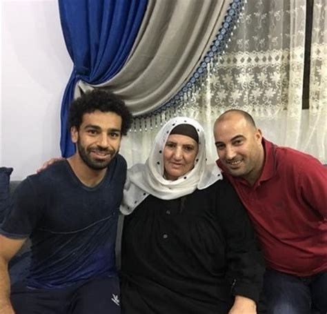 صور.. محمد صلاح يهرب من مفاوضات ليفربول إلى نجريج - سوبر كورة