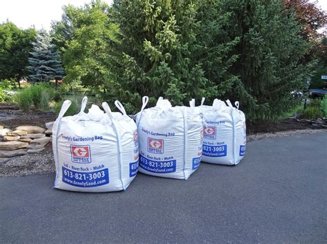 Hence 27*100=2700 pounds per cubic yard would be a decent approximation. How many pounds of sand are in a yard?