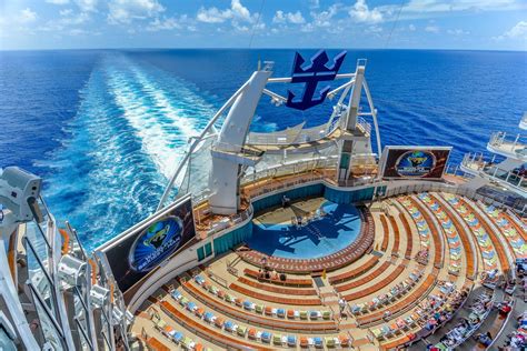 Top 25 Free Things You Can Do On Royal Caribbeans Oasis Class Cruise