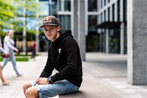 This is very important for me. Filip Salač prodloužil s týmem VNE Snipers smlouvu na ...