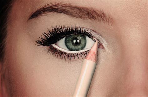 Is it safe to put eyeliner on your waterline? Makeup tips for Small Eyes - make them look bigger!