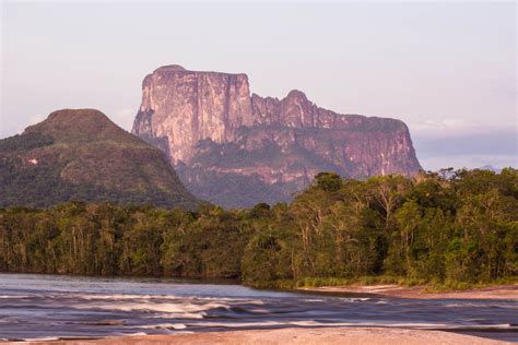 Cerro Autana Edo Amazonas Amazonas Monument Valley Natural Landmarks