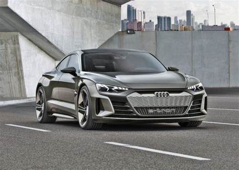 The brand with the four rings is presenting one of the stars of the 2018 auto show in the movie capital los angeles. Audi e-tron GT concept breaks cover!