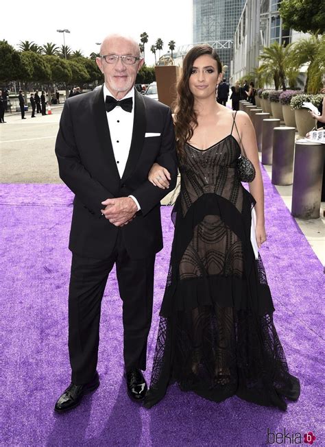 0% term life (2016) birthday: Jonathan Banks y Rebecca Elena en los Emmy 2019 - Foto en ...