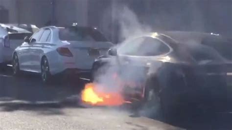 Tesla Car Fires Fire Cars Catch Tesla Fires Why Businessinsider Tilamuski
