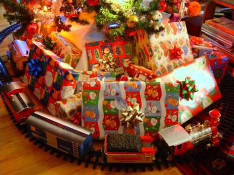 På trods af stress og manglende penge til at købe gaver for. Old Toy Trains - Christmas With Nana Mouskouri - YouTube