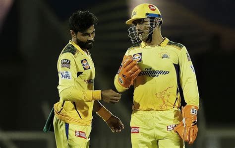 Ipl 2023 Ms Dhoni Has A Long And Frank Chat With Ravindra Jadeja After The All Rounder Was