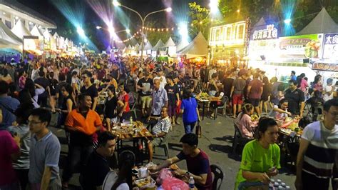 Bourguignon, cassoulet, tartiflette, raclette, rougail, paella. Kuching Food Fair | A Bewildering Array of Food and Drinks ...