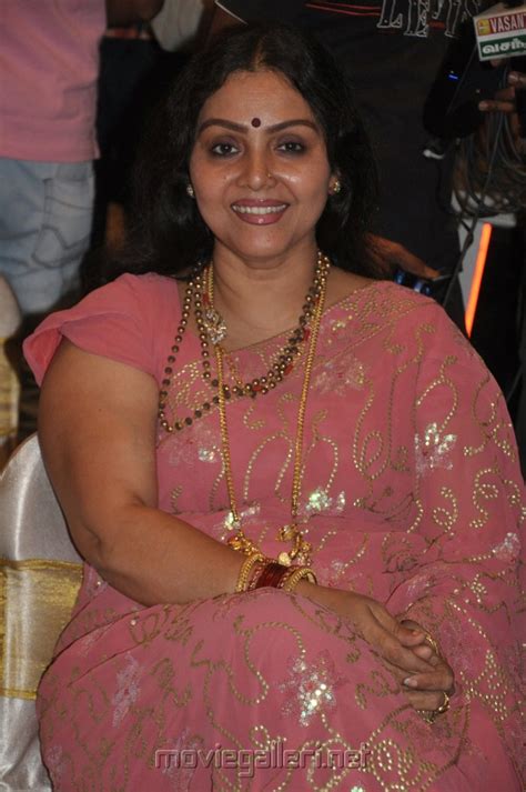 Tamil Actress Fathima Babu Hot Saree Stills Photos Gallery