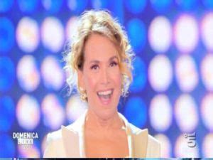 Con lei mi sentivo un po' un papà che cercava di proteggere una giovane fanciulla bella e inesperta. Barbara d'Urso nominata a Sanremo: Memo Remigi è il suo ex ...