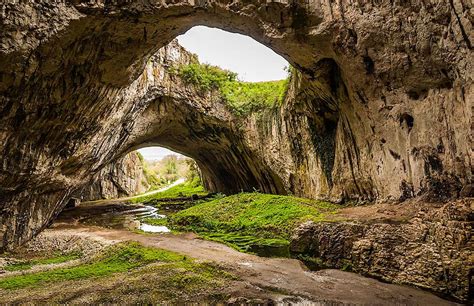 Caverna Devetashka Bulgária Lugares Fantásticos