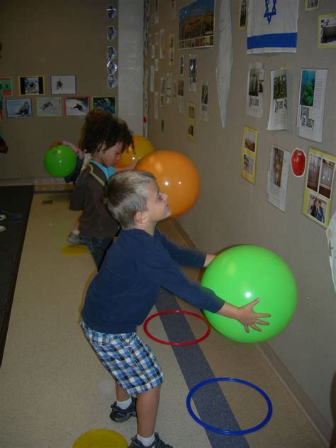 Learning To Bounce And Catch Facing The Wall Helps To Control The Ball