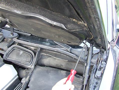 When the coolant in your bmw 525i breaks down or debris builds up, you should drain the radiator and replace it with a fresh coolant blend. BMW E38 Microfilter Replacement