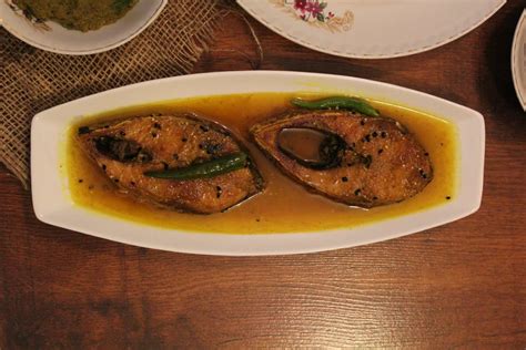 Ilish Er Tel Jhol Recipe Bengali Hilsa Fish Curry By Archana S Kitchen