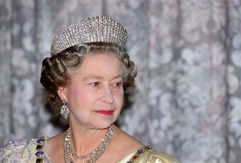Depois de 12 anos de casamento, peter e autumn phillips resolveram se separar. 10 princesas reais e suas lindas tiaras - eNoivado