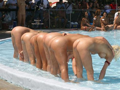 Outdoor Naked 7 Asses All In Row Nn